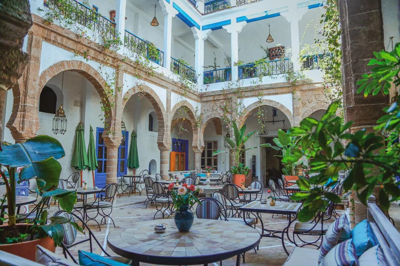 Riad Al Madina 에사우이라